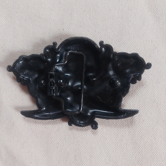 Skull and Swords Belt Buckle - Picture 4 of 4